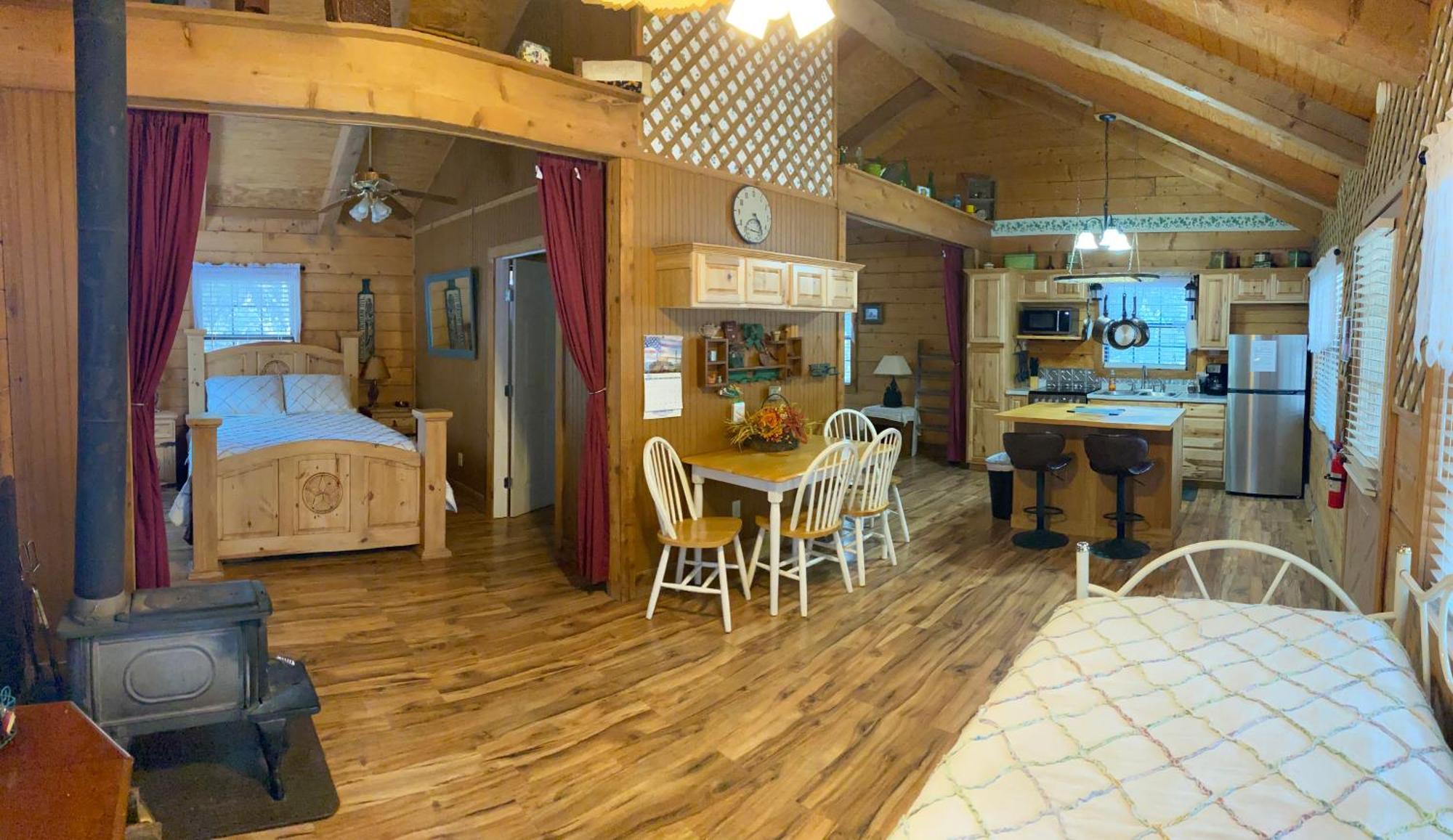A Peace Of Heaven Cabins And Rv Vanderpool Exterior foto